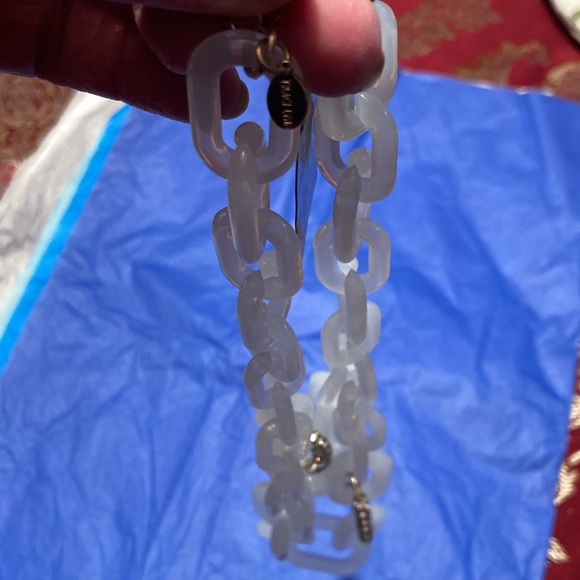 Necklace. NWT. Chunky 11” double necklace, thick plastic links with strong clasp - Picture 4 of 12